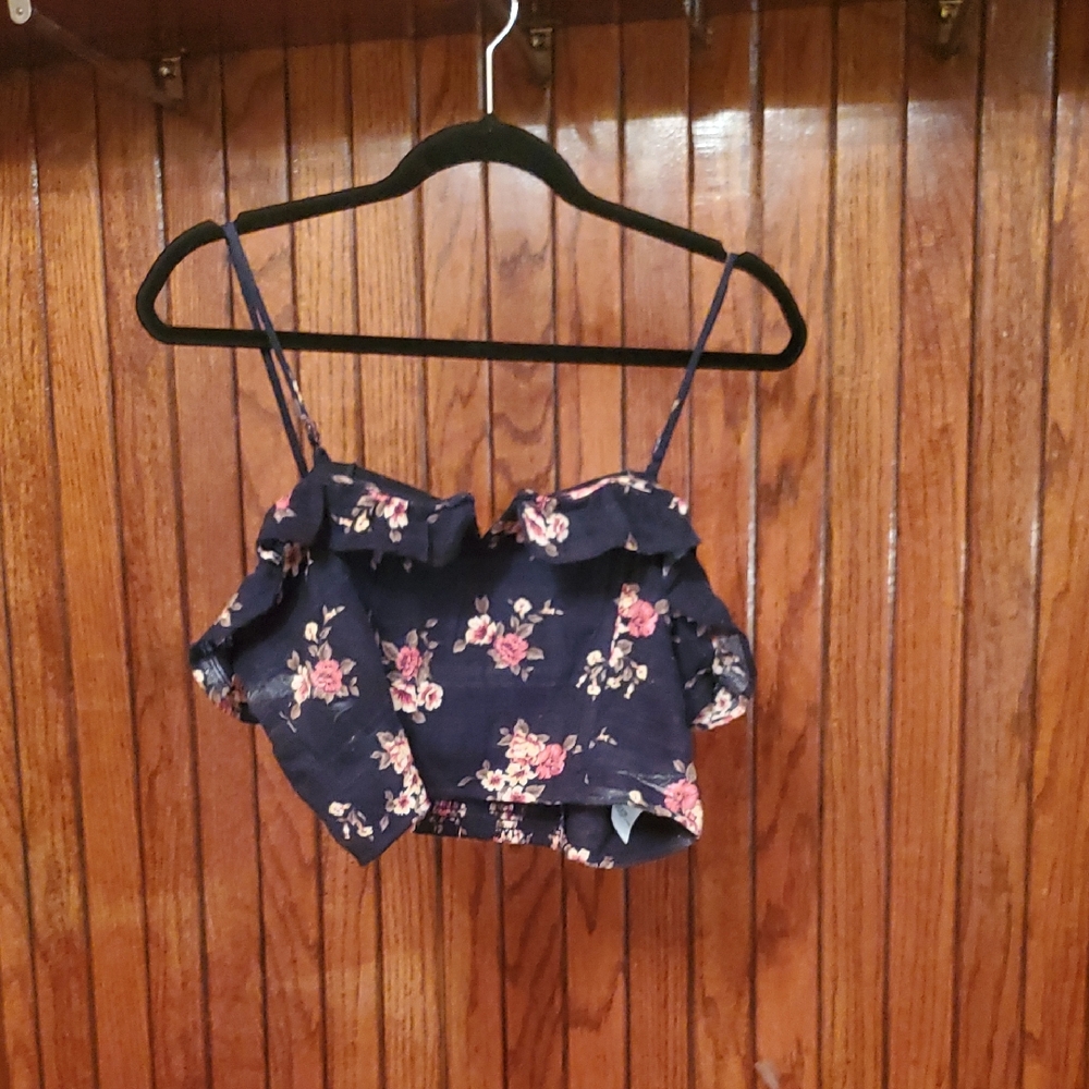 ❤️ AMERICAN EAGLE OUTFITTERS Floral Ruffle Crop Top